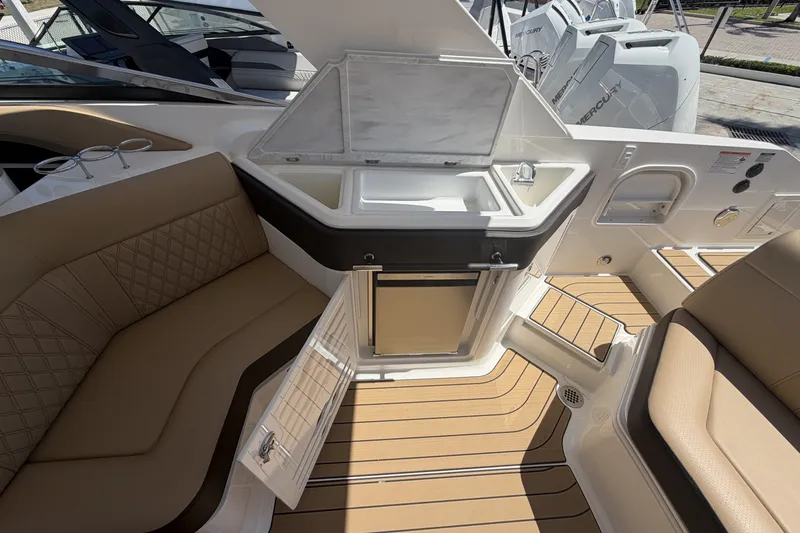 Slide: The Image of Sea Ray SLX 310 Outboard 2026 - 15