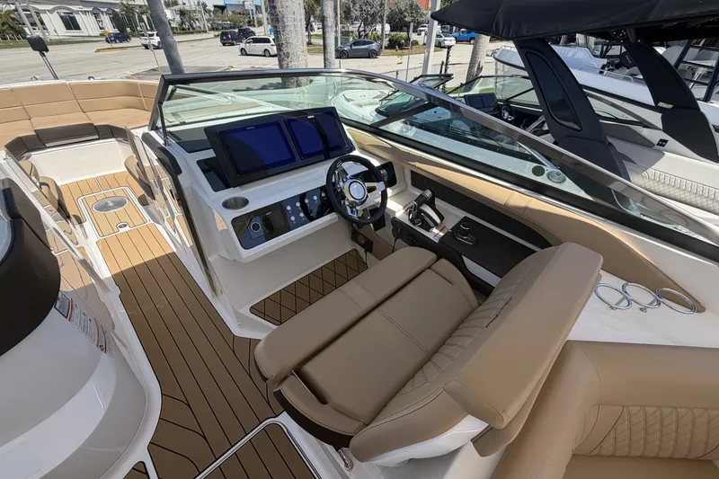Slide: The Image of Sea Ray SLX 310 Outboard 2026 - 18
