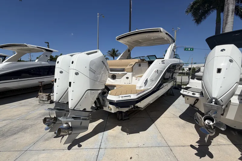 Slide: The Image of Sea Ray SLX 310 Outboard 2026 - 5