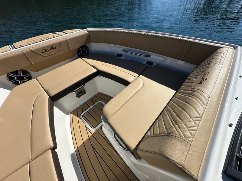 Slide: The Image of Sea Ray SDX 230 2026 - 11