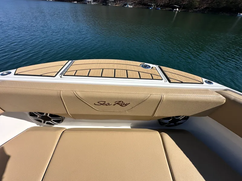Slide: The Image of Sea Ray SDX 230 2026 - 14