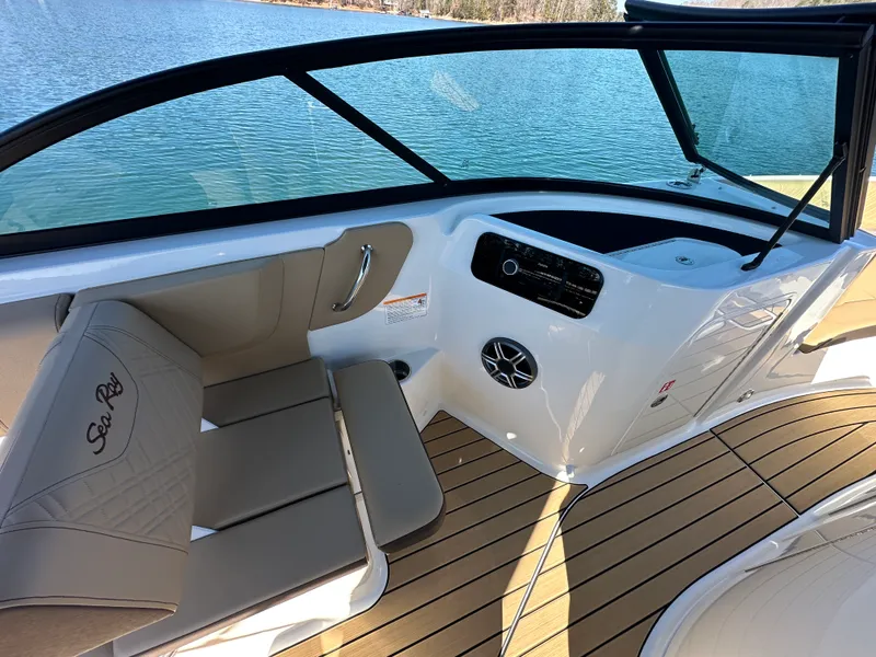 Slide: The Image of Sea Ray SDX 230 2026 - 17