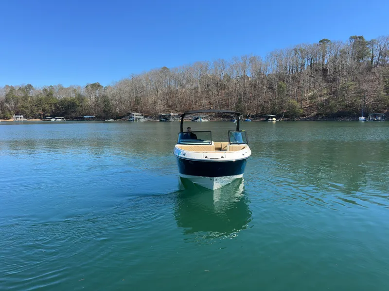 Slide: The Image of Sea Ray SDX 230 2026 - 2