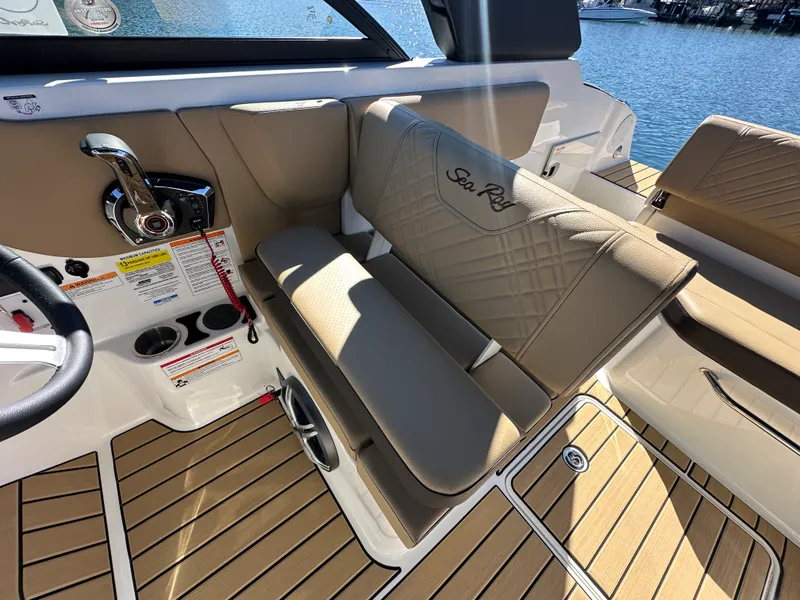 Slide: The Image of Sea Ray SDX 230 2026 - 20