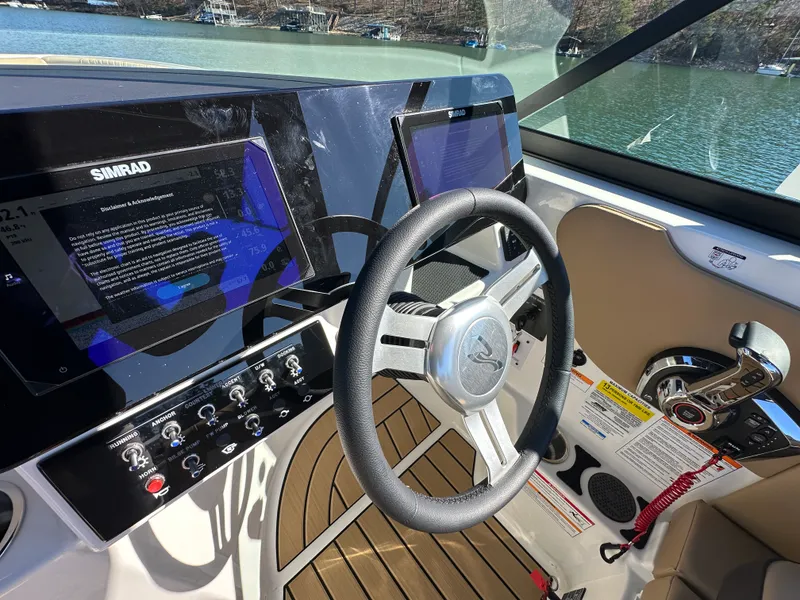 Slide: The Image of Sea Ray SDX 230 2026 - 21