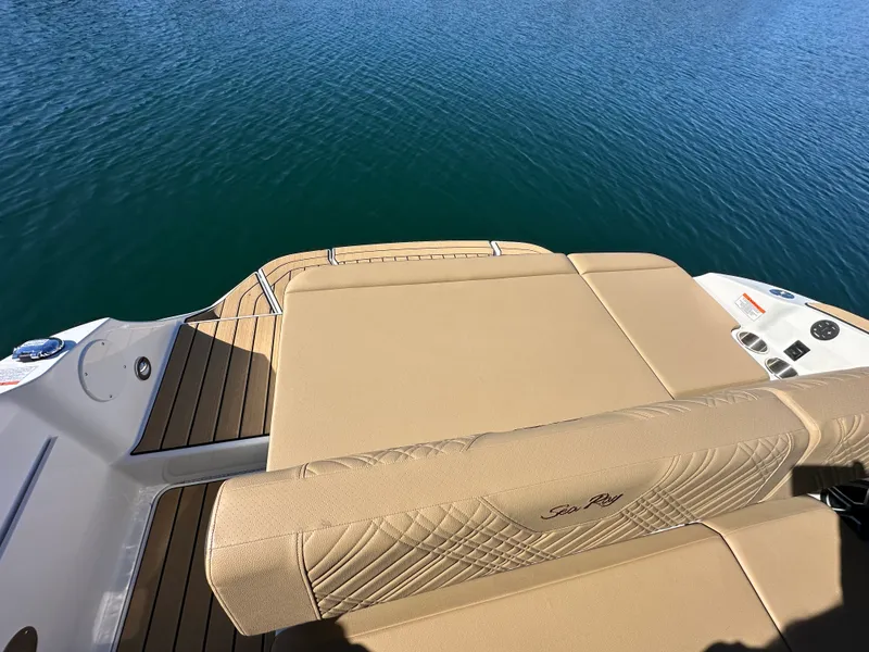Slide: The Image of Sea Ray SDX 230 2026 - 32