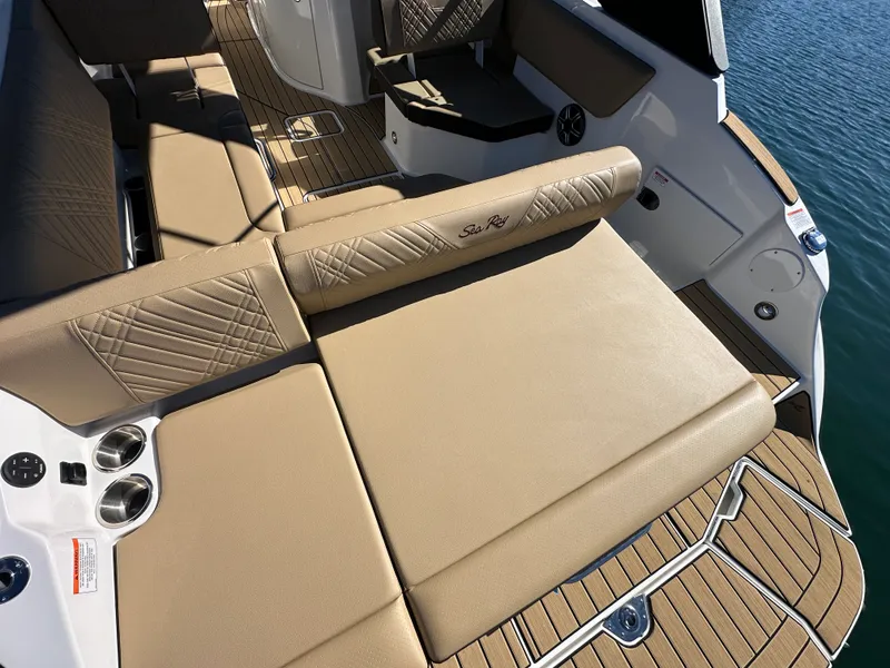 Slide: The Image of Sea Ray SDX 230 2026 - 33
