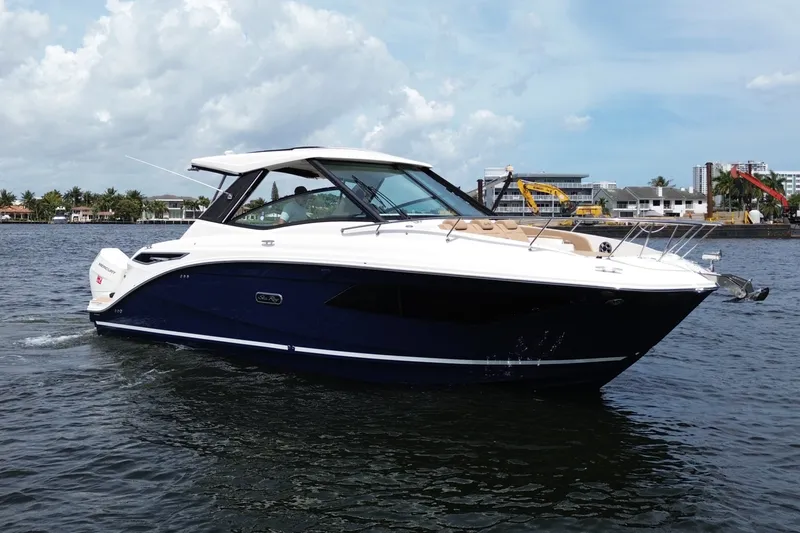 Slide: The Image of Sea Ray Sundancer 320 Outboard 2026 - 11