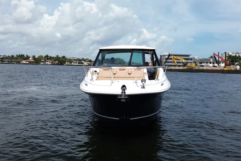 Slide: The Image of Sea Ray Sundancer 320 Outboard 2026 - 12