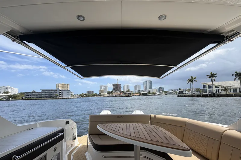 Slide: The Image of Sea Ray Sundancer 320 Outboard 2026 - 19