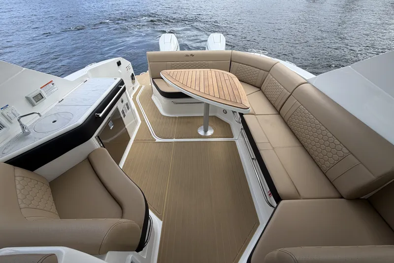 Slide: The Image of Sea Ray Sundancer 320 Outboard 2026 - 23