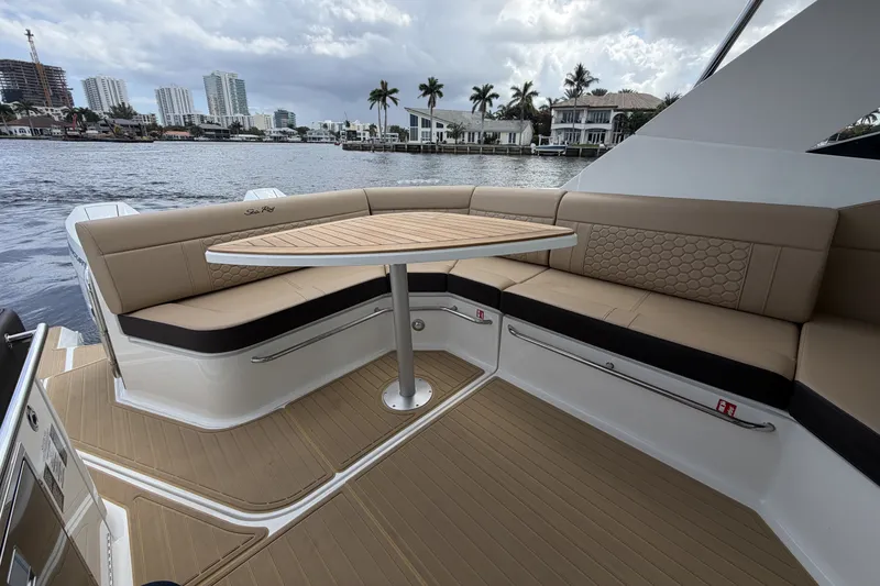 Slide: The Image of Sea Ray Sundancer 320 Outboard 2026 - 24