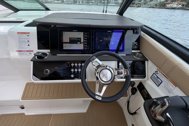 Slide: The Image of Sea Ray Sundancer 320 Outboard 2026 - 28