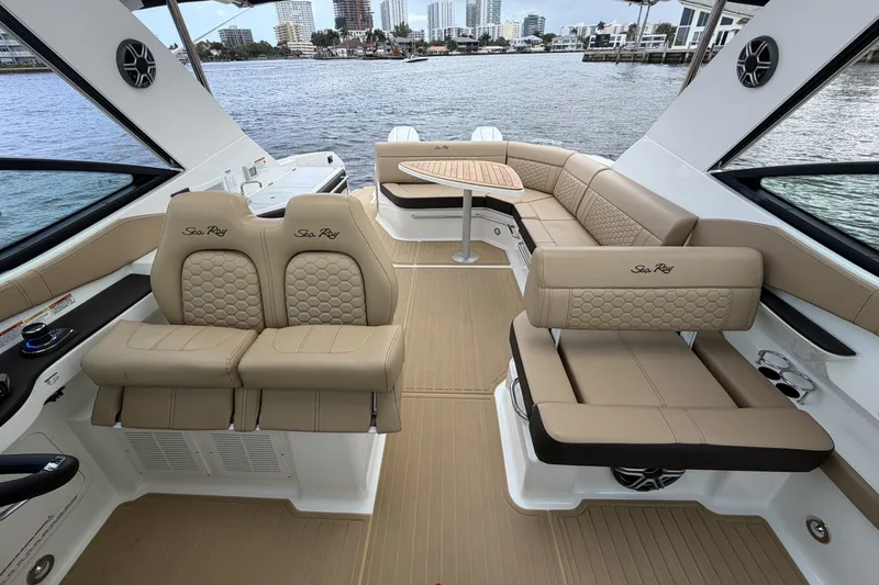 Slide: The Image of Sea Ray Sundancer 320 Outboard 2026 - 32