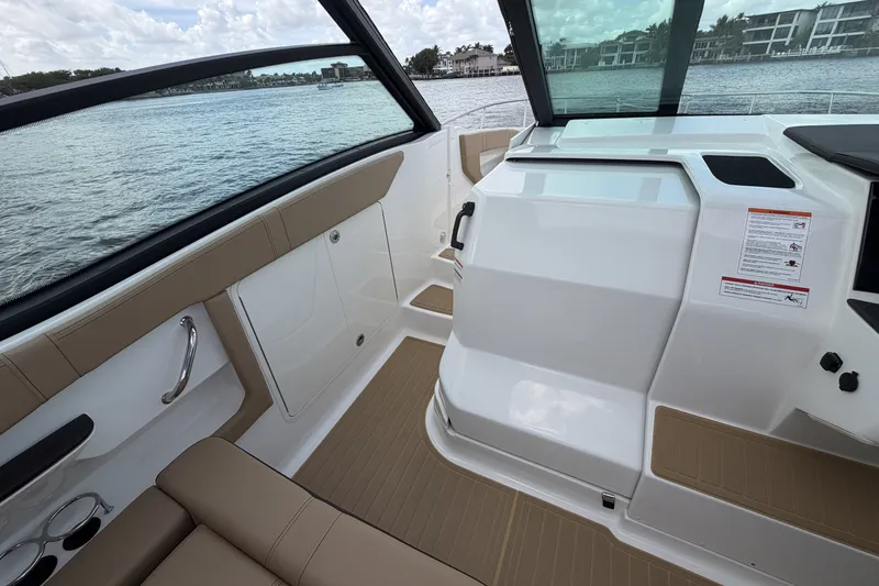 Slide: The Image of Sea Ray Sundancer 320 Outboard 2026 - 33