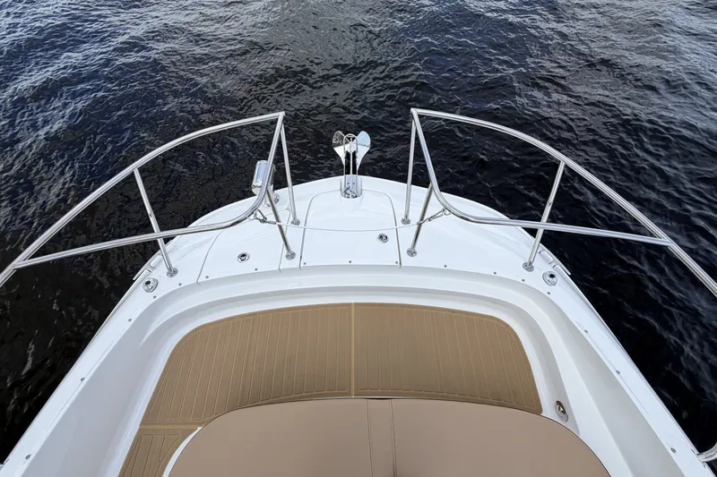Slide: The Image of Sea Ray Sundancer 320 Outboard 2026 - 36