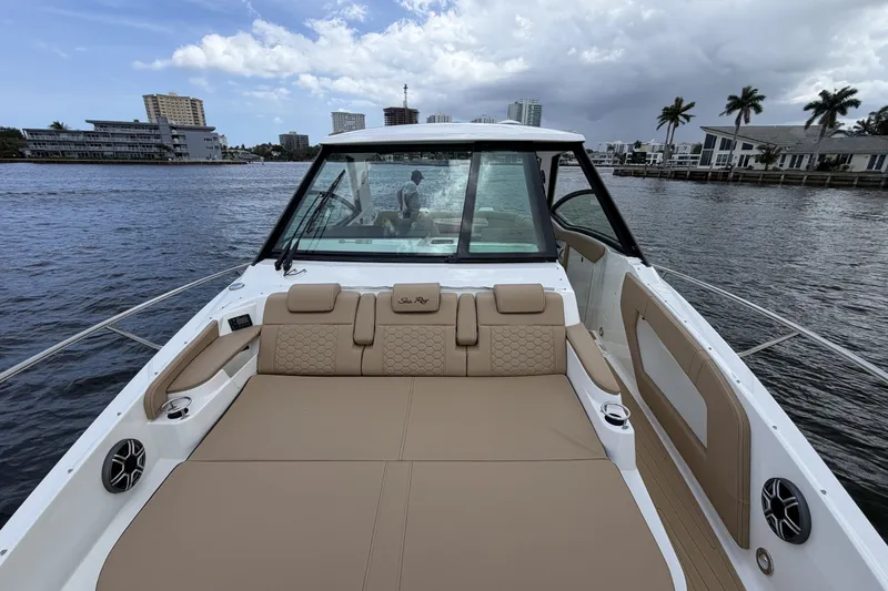 Slide: The Image of Sea Ray Sundancer 320 Outboard 2026 - 38