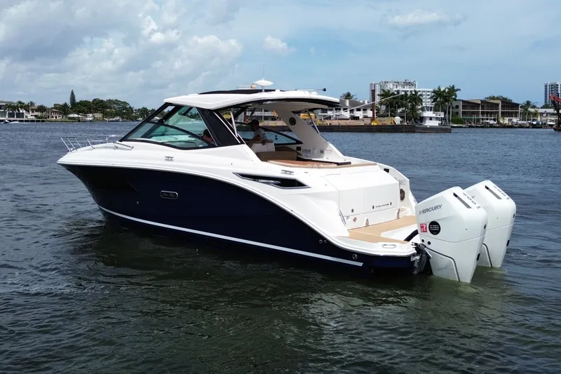 Slide: The Image of Sea Ray Sundancer 320 Outboard 2026 - 4