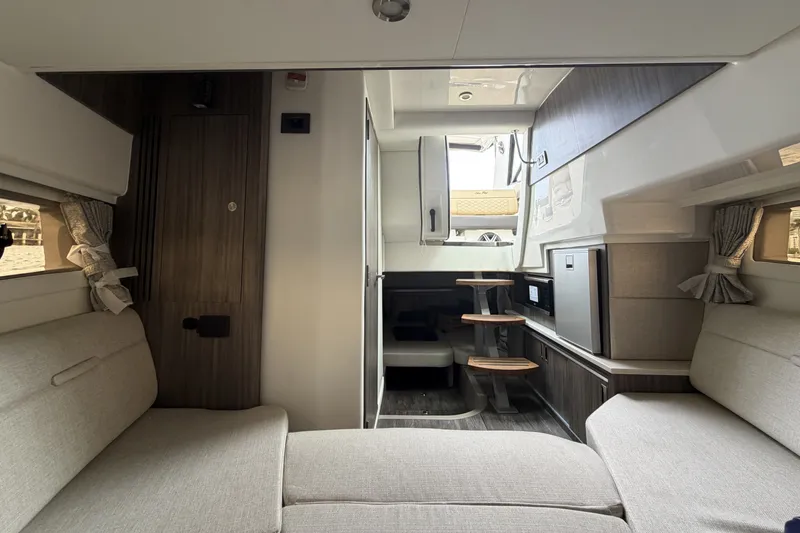 Slide: The Image of Sea Ray Sundancer 320 Outboard 2026 - 41