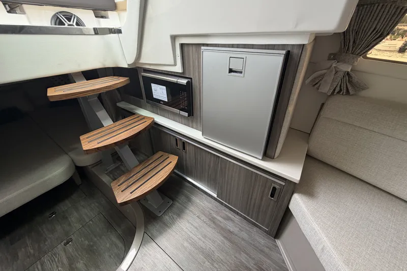 Slide: The Image of Sea Ray Sundancer 320 Outboard 2026 - 42