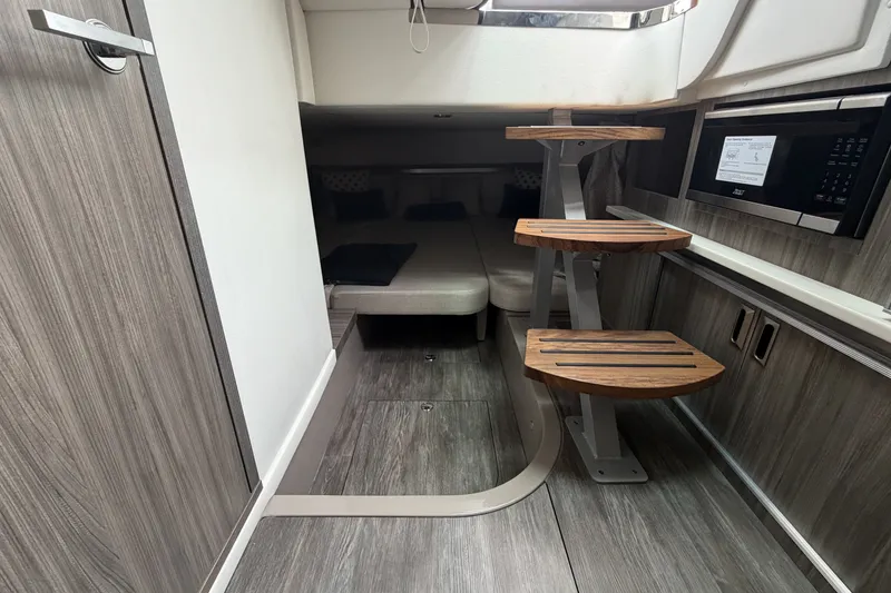 Slide: The Image of Sea Ray Sundancer 320 Outboard 2026 - 43