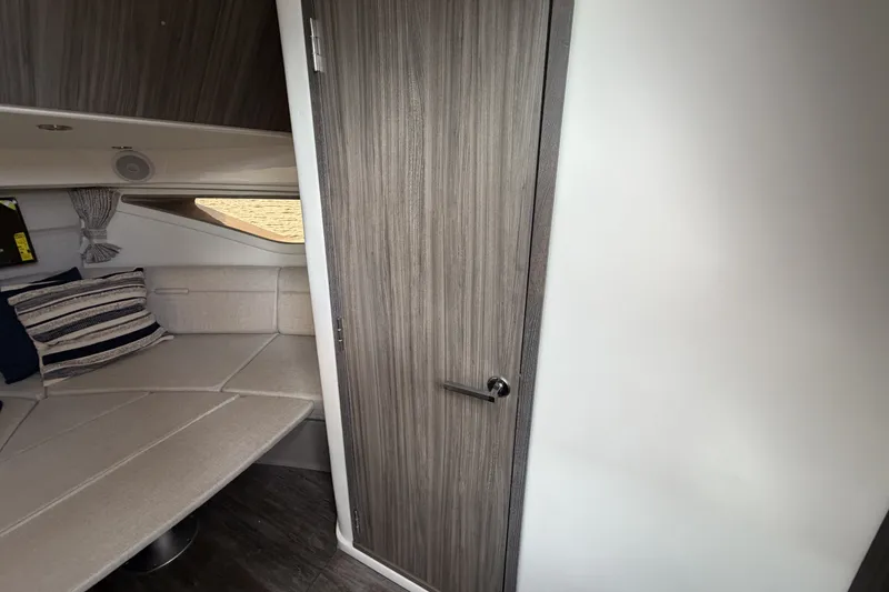 Slide: The Image of Sea Ray Sundancer 320 Outboard 2026 - 45