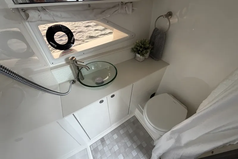 Slide: The Image of Sea Ray Sundancer 320 Outboard 2026 - 48