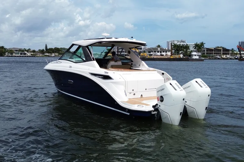 Slide: The Image of Sea Ray Sundancer 320 Outboard 2026 - 5