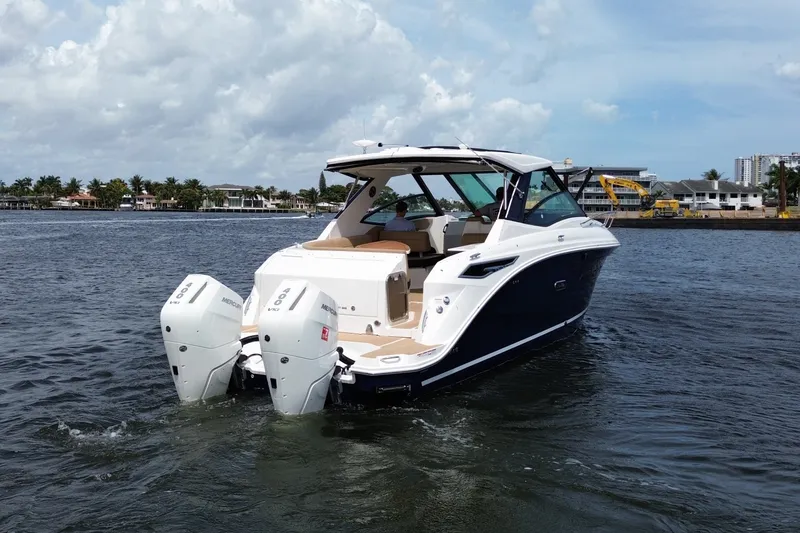 Slide: The Image of Sea Ray Sundancer 320 Outboard 2026 - 7