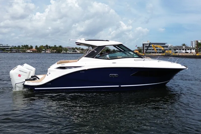 Slide: The Image of Sea Ray Sundancer 320 Outboard 2026 - 9