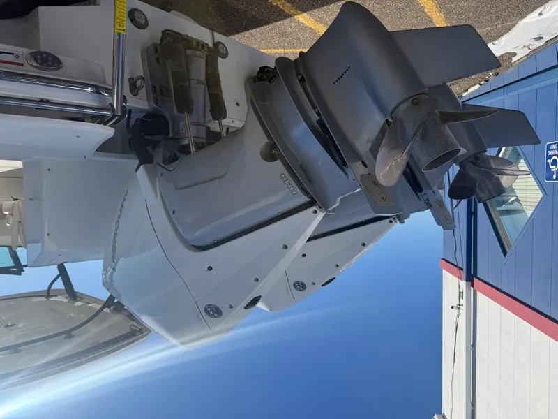 Slide: The Image of Boston Whaler 320 VANTAGE 2022 - 10