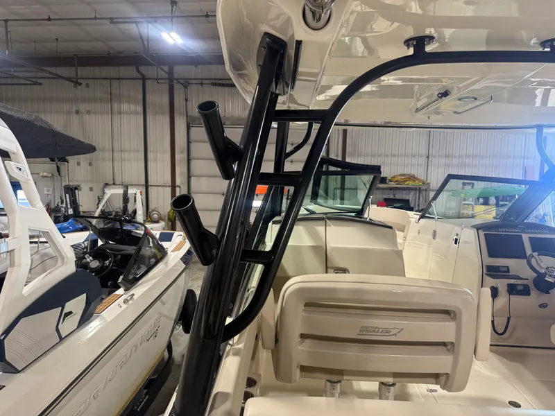 Slide: The Image of Boston Whaler 320 VANTAGE 2022 - 15