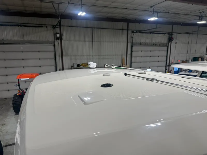 Slide: The Image of Boston Whaler 320 VANTAGE 2022 - 19