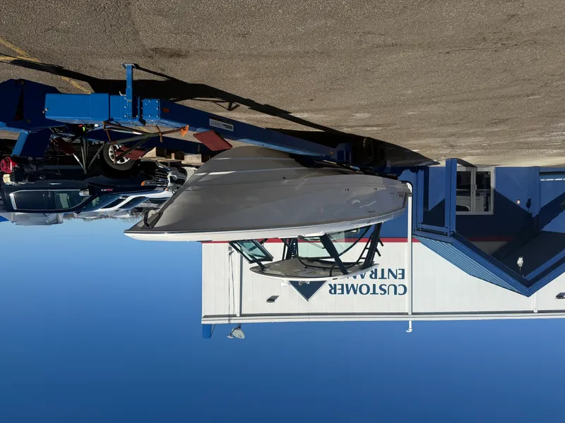 Slide: The Image of Boston Whaler 320 VANTAGE 2022 - 2