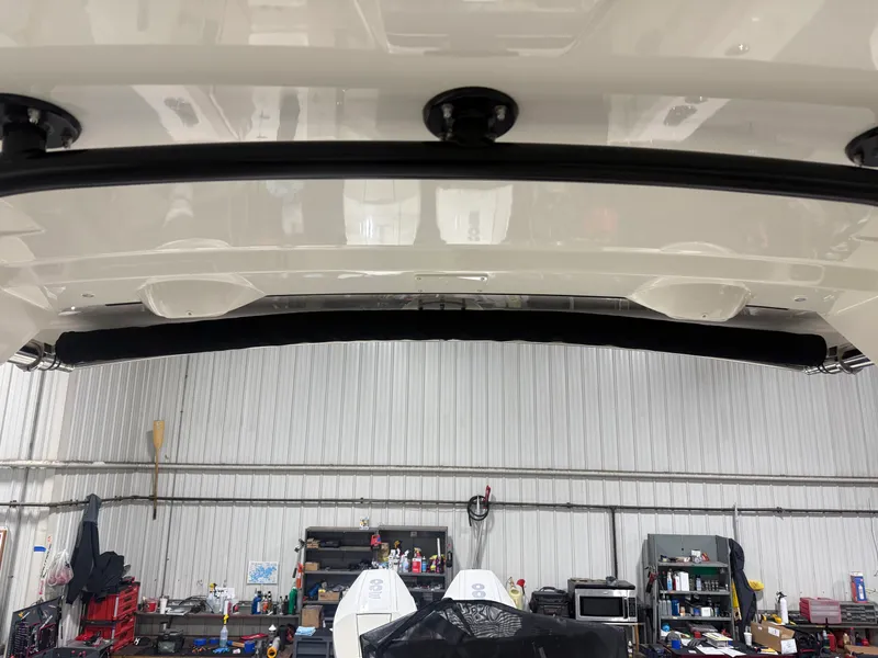 Slide: The Image of Boston Whaler 320 VANTAGE 2022 - 20