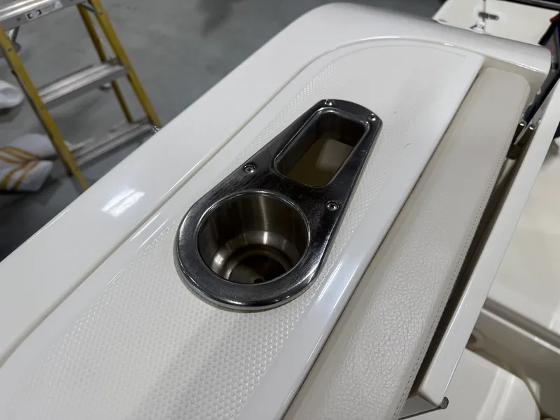 Slide: The Image of Boston Whaler 320 VANTAGE 2022 - 22