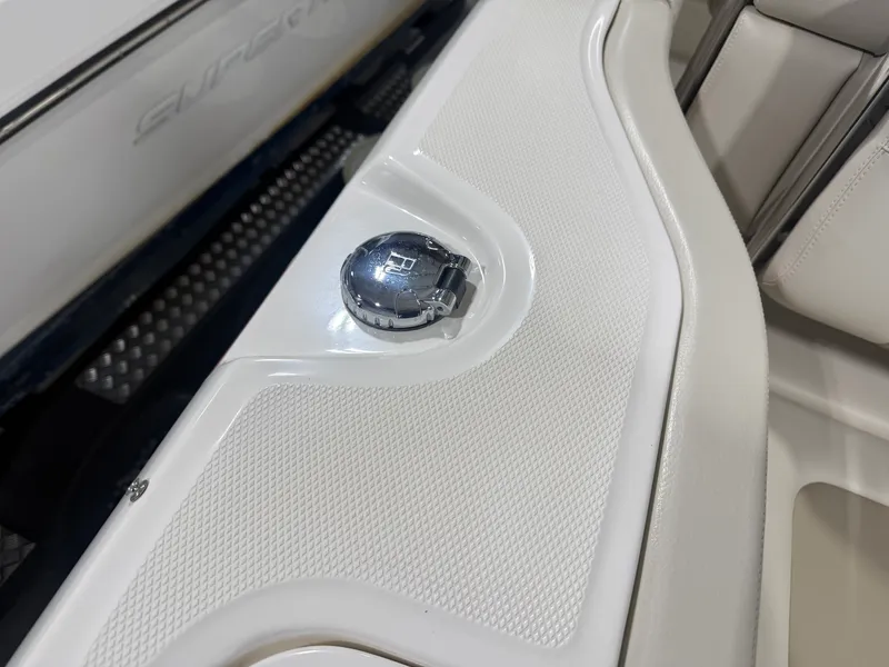 Slide: The Image of Boston Whaler 320 VANTAGE 2022 - 28