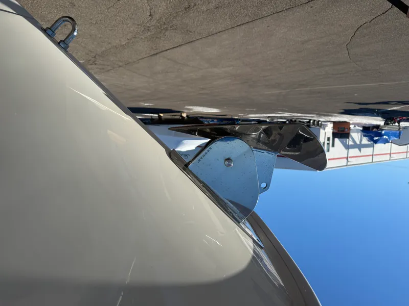 Slide: The Image of Boston Whaler 320 VANTAGE 2022 - 4