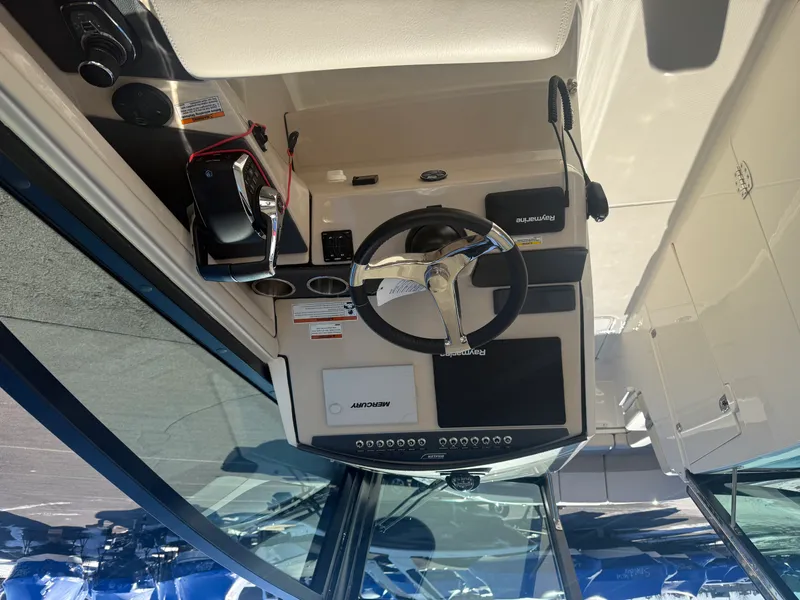 Slide: The Image of Boston Whaler 320 VANTAGE 2022 - 49