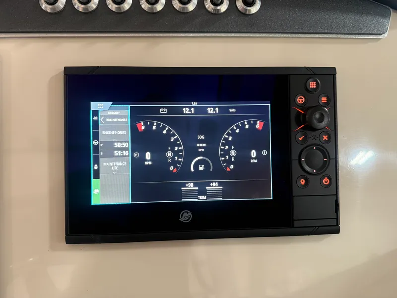 Slide: The Image of Boston Whaler 320 VANTAGE 2022 - 56