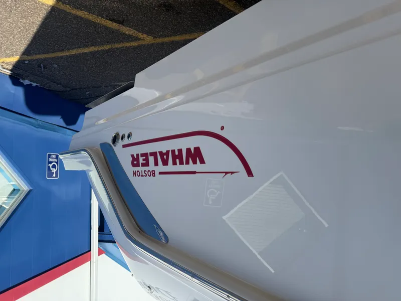 Slide: The Image of Boston Whaler 320 VANTAGE 2022 - 7