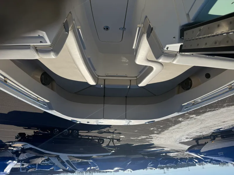 Slide: The Image of Boston Whaler 320 VANTAGE 2022 - 84