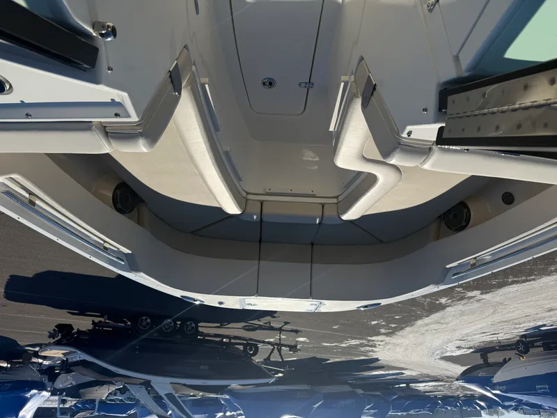Slide: The Image of Boston Whaler 320 VANTAGE 2022 - 86