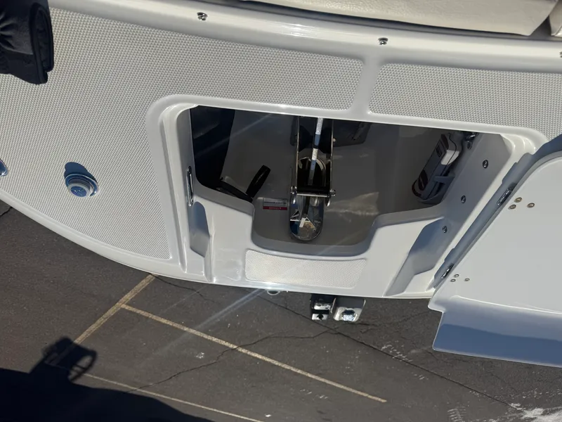 Slide: The Image of Boston Whaler 320 VANTAGE 2022 - 87