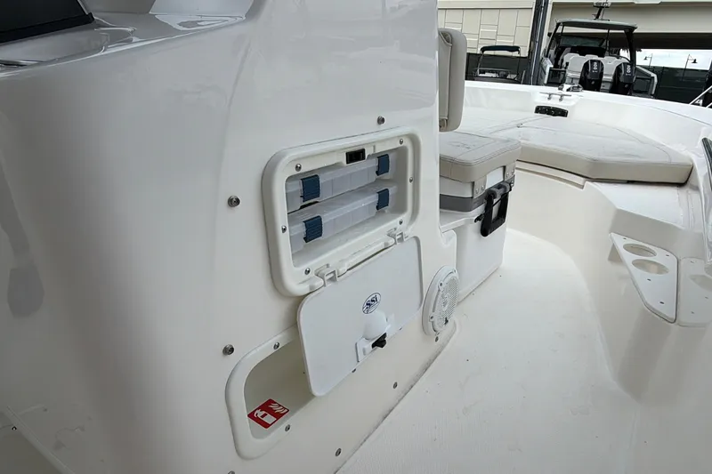 Slide: The Image of Boston Whaler 170 Montauk 2026 - 11