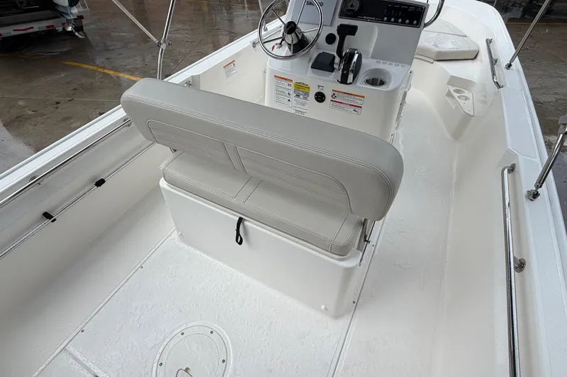 Slide: The Image of Boston Whaler 170 Montauk 2026 - 12