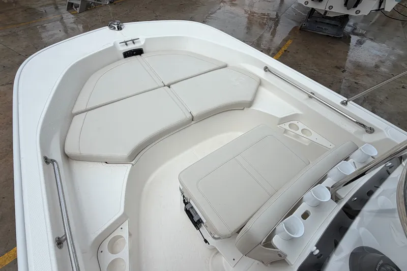 Slide: The Image of Boston Whaler 170 Montauk 2026 - 14
