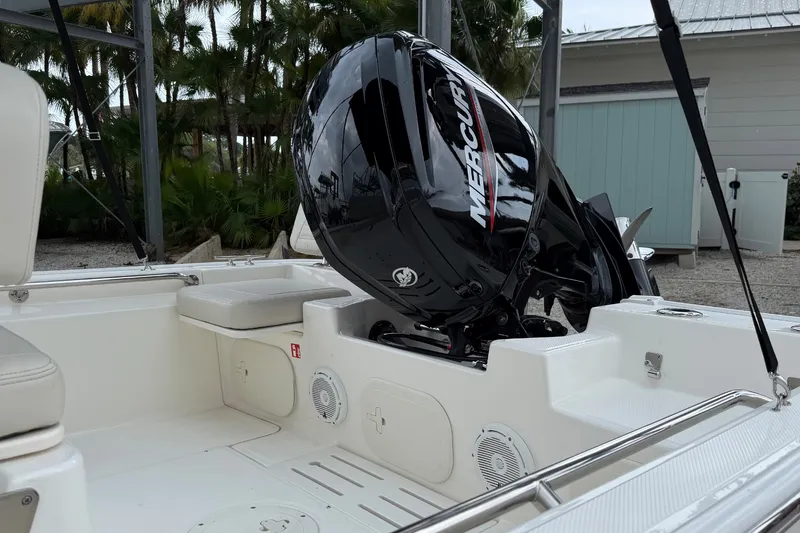 Slide: The Image of Boston Whaler 170 Montauk 2026 - 4