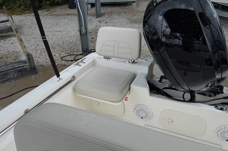 Slide: The Image of Boston Whaler 170 Montauk 2026 - 5