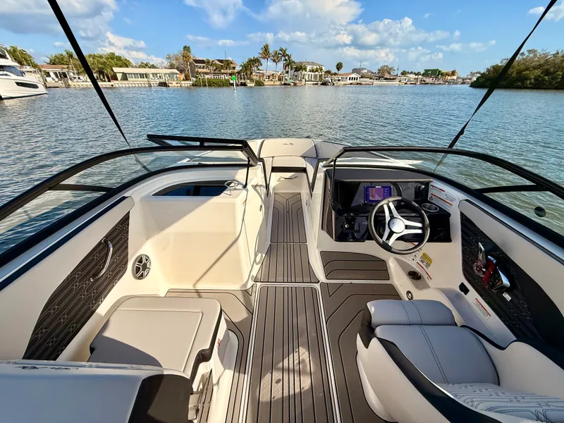 Slide: The Image of Sea Ray SPX 210 Outboard 2026 - 39